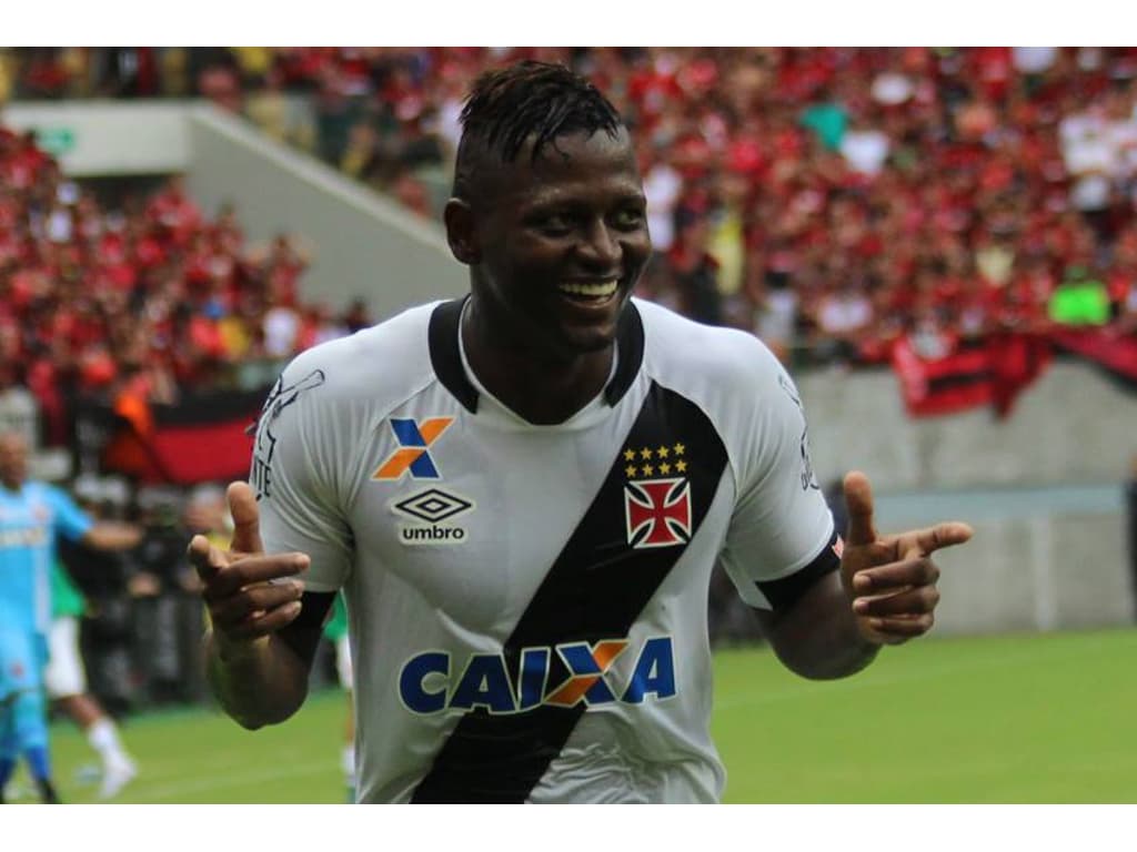 Decisivo em clássicos Riascos vai fome de gol na final do Carioca