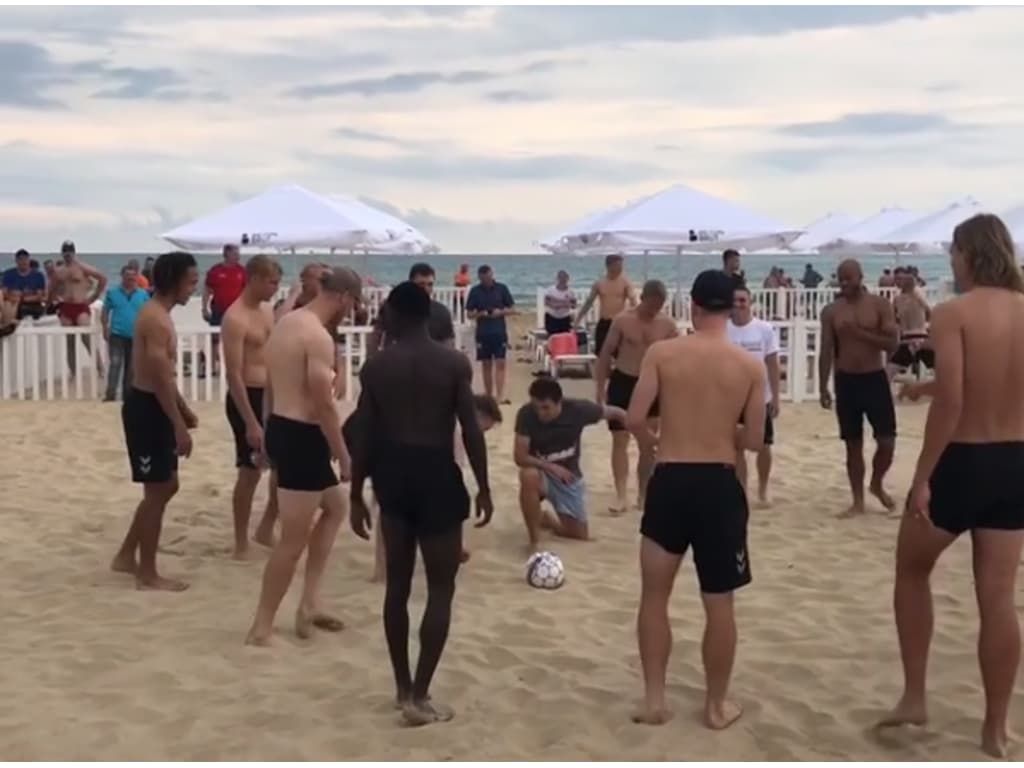 Dinamarca Faz Treino Em Praia Na R Ssia Antes De Encarar A Fran A Lance