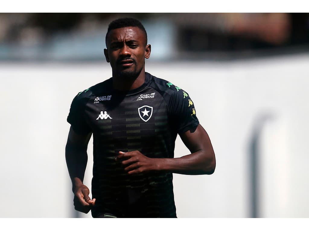 Kalou Aparece No Bid E Est Regularizado Para Jogar No Botafogo Lance