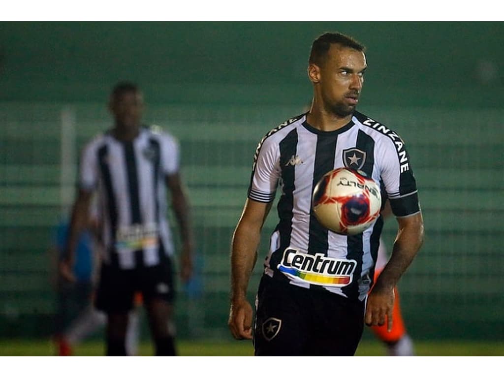 Botafogo Est Escalado Para Enfrentar O Guarani Pela S Rie B Veja O