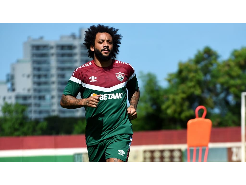 Marcelo volta a treinar grupo do Fluminense equipe terá ao menos