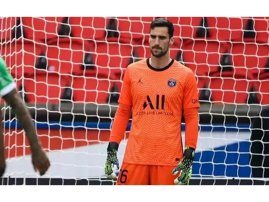 Goleiro do PSG Sérgio Rico sai da UTI de hospital depois de cinco