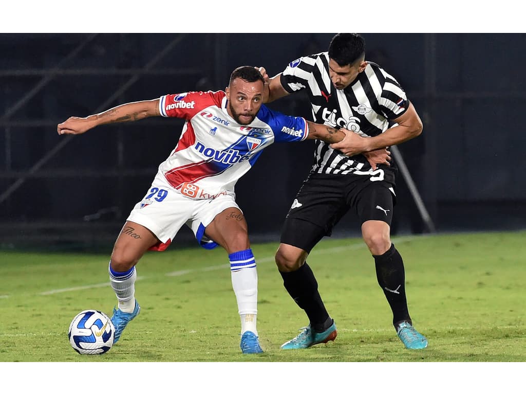 Fortaleza x Libertad onde assistir ao vivo horário e escalações do