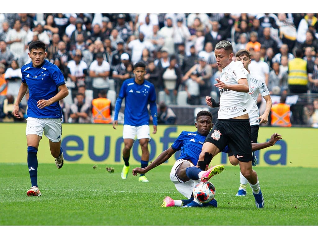 Corinthians vence o Cruzeiro e é campeão da Copinha Lance