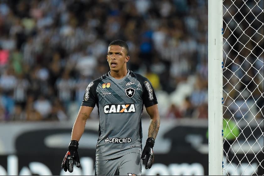 Botafogo completa 20 jogos sem Jefferson ou Gatito como titular e vê