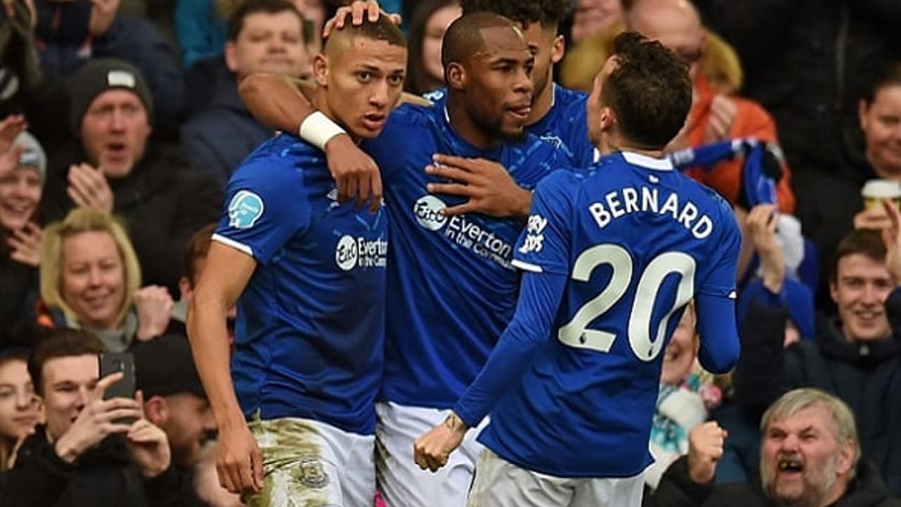 Brasileiros Marcam Everton Vence E Chega A Cinco Jogos De Invencibilidade