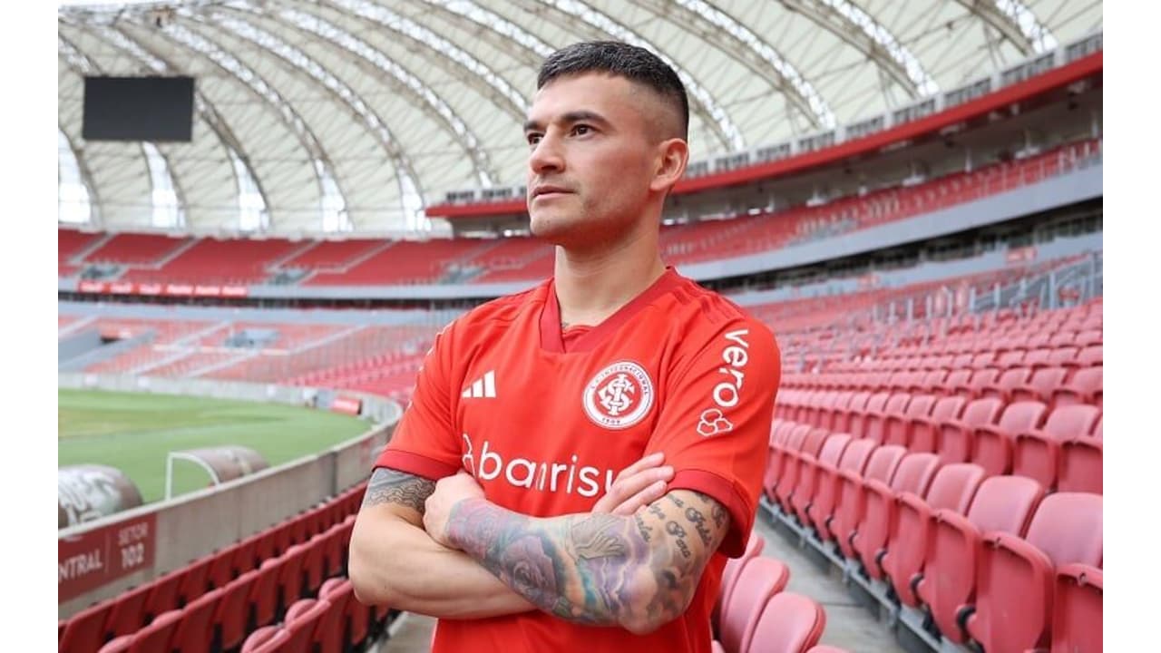 Ap S Apenas Cinco Jogos Internacional Rescinde Contrato Lateral