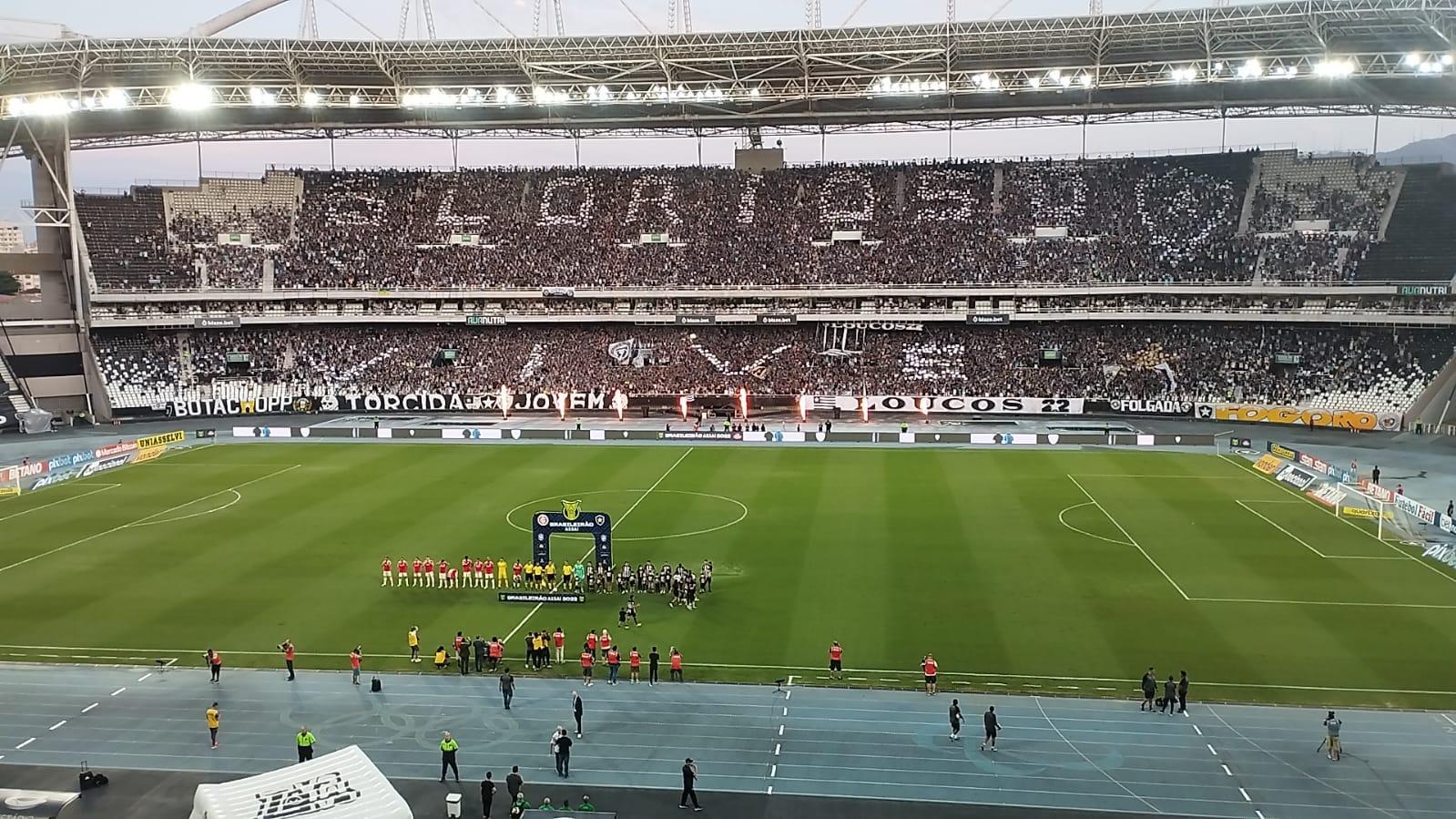 VÍDEO Torcida do Botafogo faz mosaico antes de jogo contra o