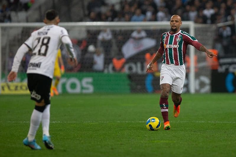 Corinthians tira sarro de Felipe Melo nas redes sociais após gol contra