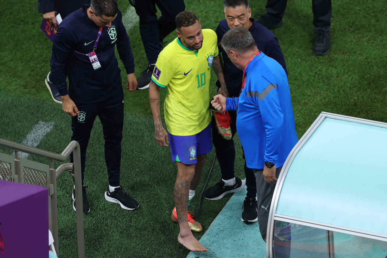 Neymar pode ficar fora da Copa Entenda lesão no tornozelo e tempo