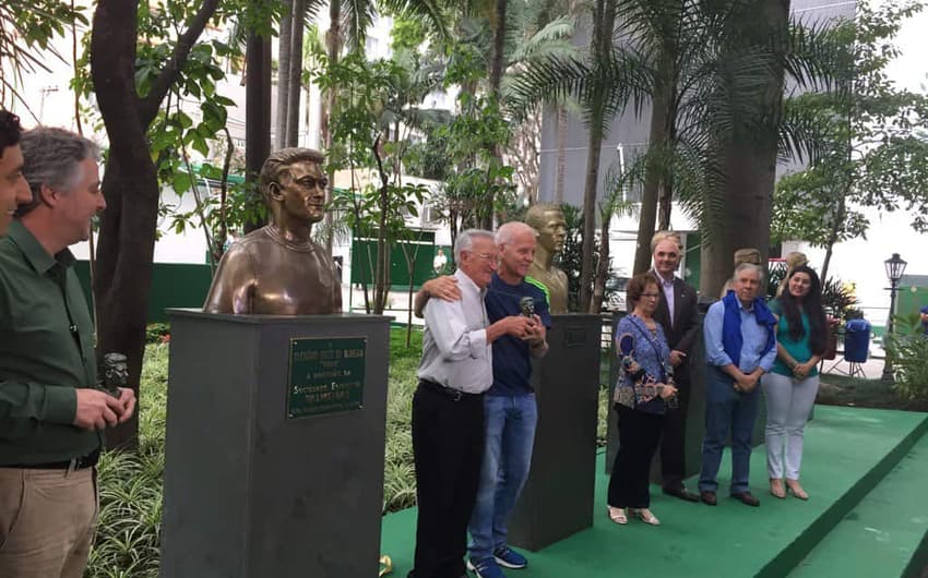 Dudu é eternizado no Palmeiras busto ao lado de Ademir da Guia Lance