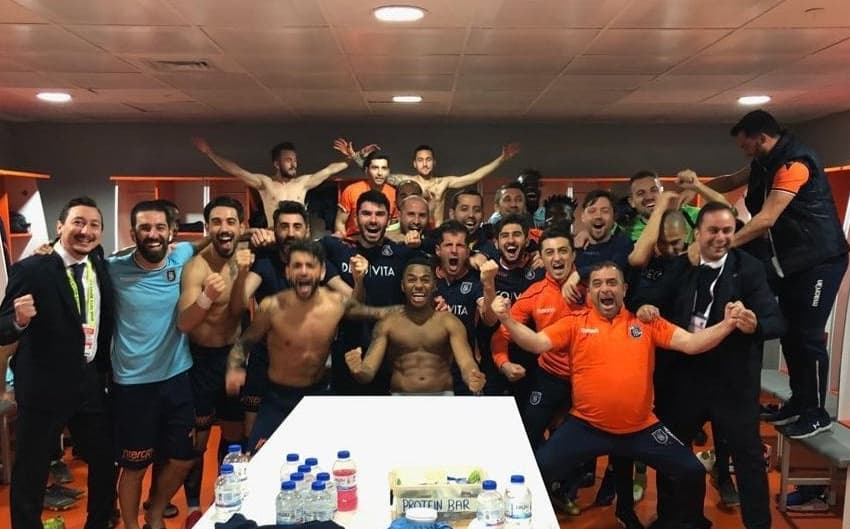 Brasileiro Do Basaksehir Comemora Folga Na Lideran A Na Turquia Lance