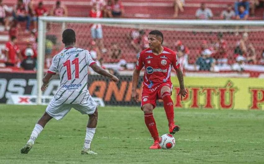 Vasco Encaminha Contrata O De Volante Do N Utico