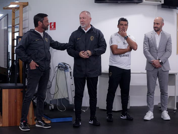 Mano Comanda Primeiro Treino No Corinthians Lance