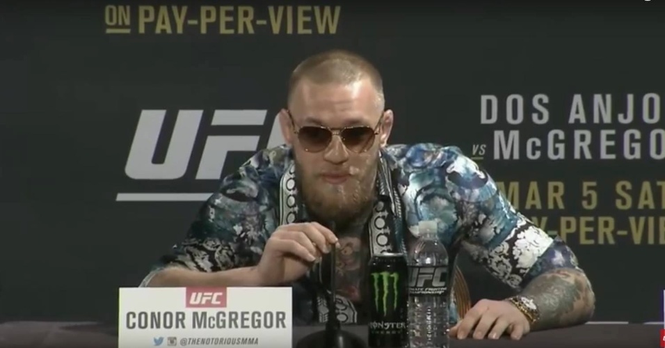 Que isso McGregor Vídeo mostra irlandês muito agitado em coletiva