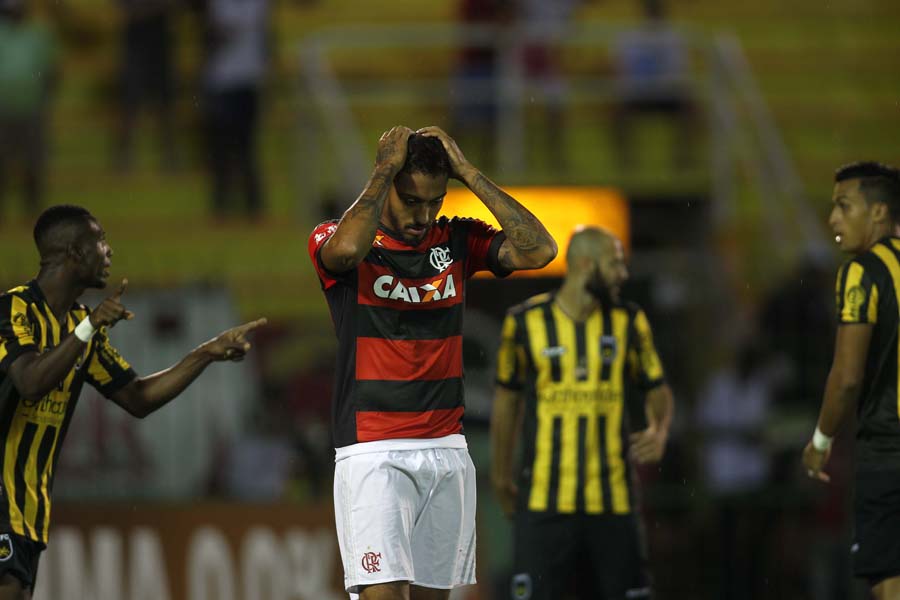 Ainda Na Seca Flamengo Derrotado Ouve Vaias E Gritos De Time Sem