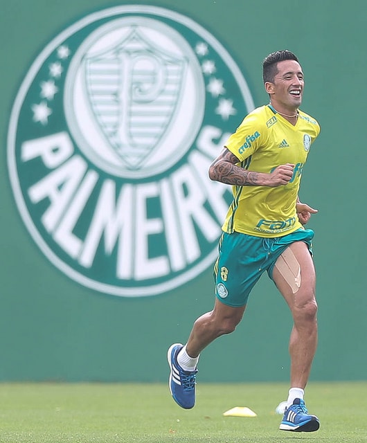 Barrios Corre No Campo E Rafael Marques Sai Machucado De Treino Lance