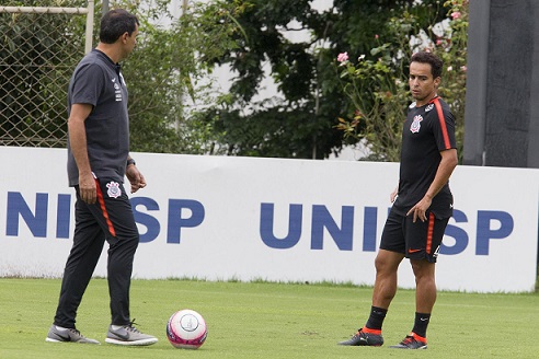 Clayson é vetado e Corinthians terá volta de Jadson contra