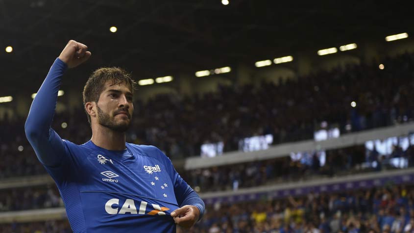 Cruzeiro decide em dez minutos e toma liderança do Racing no Grupo 5