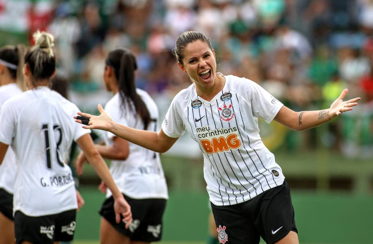 A xerife fica Corinthians anuncia renovação de contrato zagueira