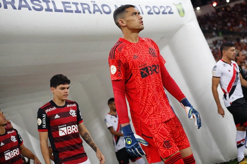 Flamengo Confirma Valores Da Contrata O Do Goleiro Santos E Da Venda