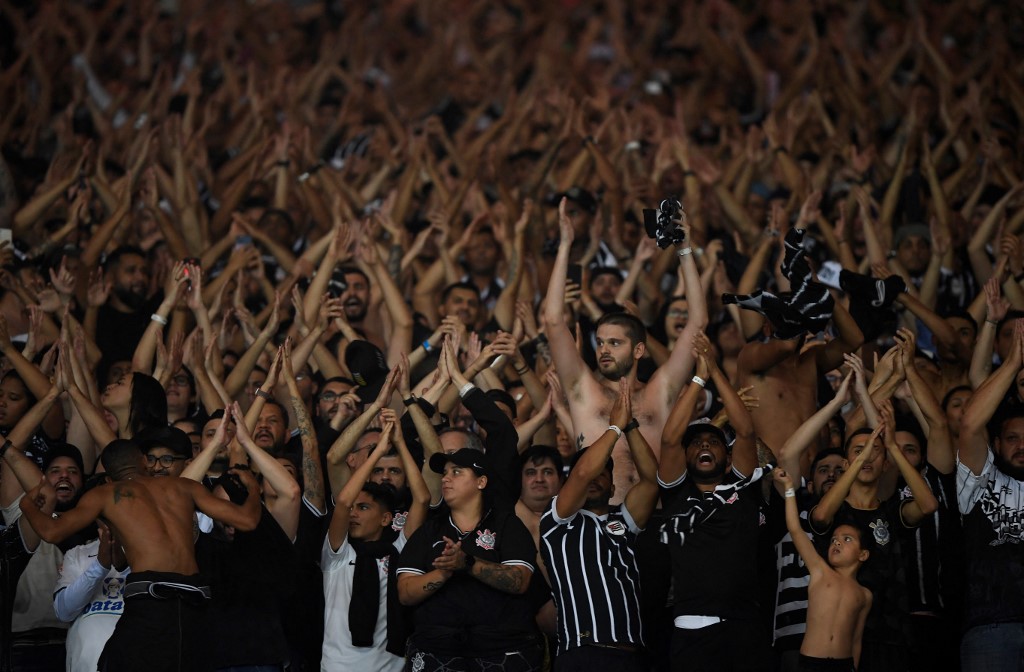 Sócios torcedores do Corinthians esgotam ingressos para final da Copa