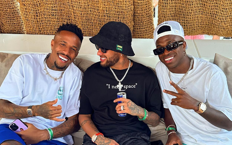 Éder Militão curte Vini Jr e Neymar em Ibiza após suposto término