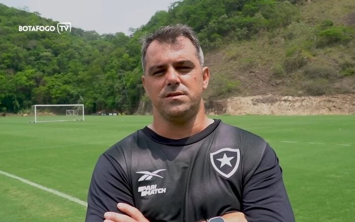 Botafogo Apresenta Novo Integrante Da Comiss O T Cnica De L Cio Fl Vio