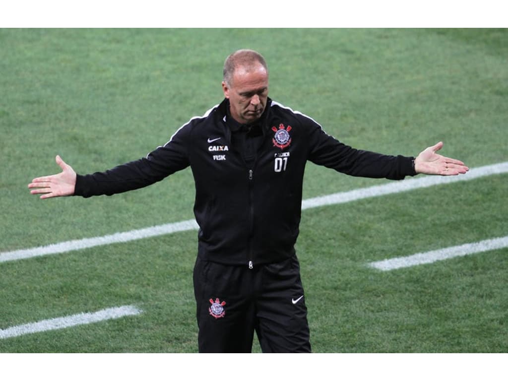Corinthians está otimista para fechar com Mano Menezes e já projeta até data de estreia para o treinador
