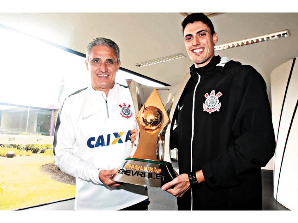 Corinthians encerra temporada com três títulos e fala em 'ano desafiador