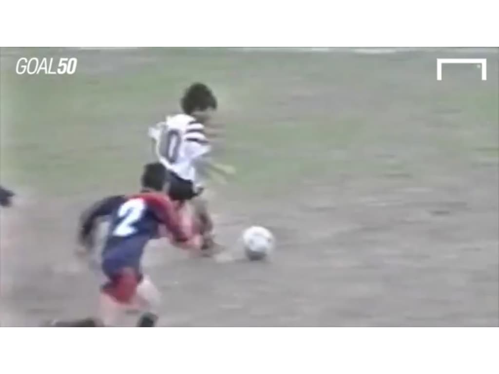 VÍDEO: Veja Messi em ação pelo Newell's Old Boys quando era criança