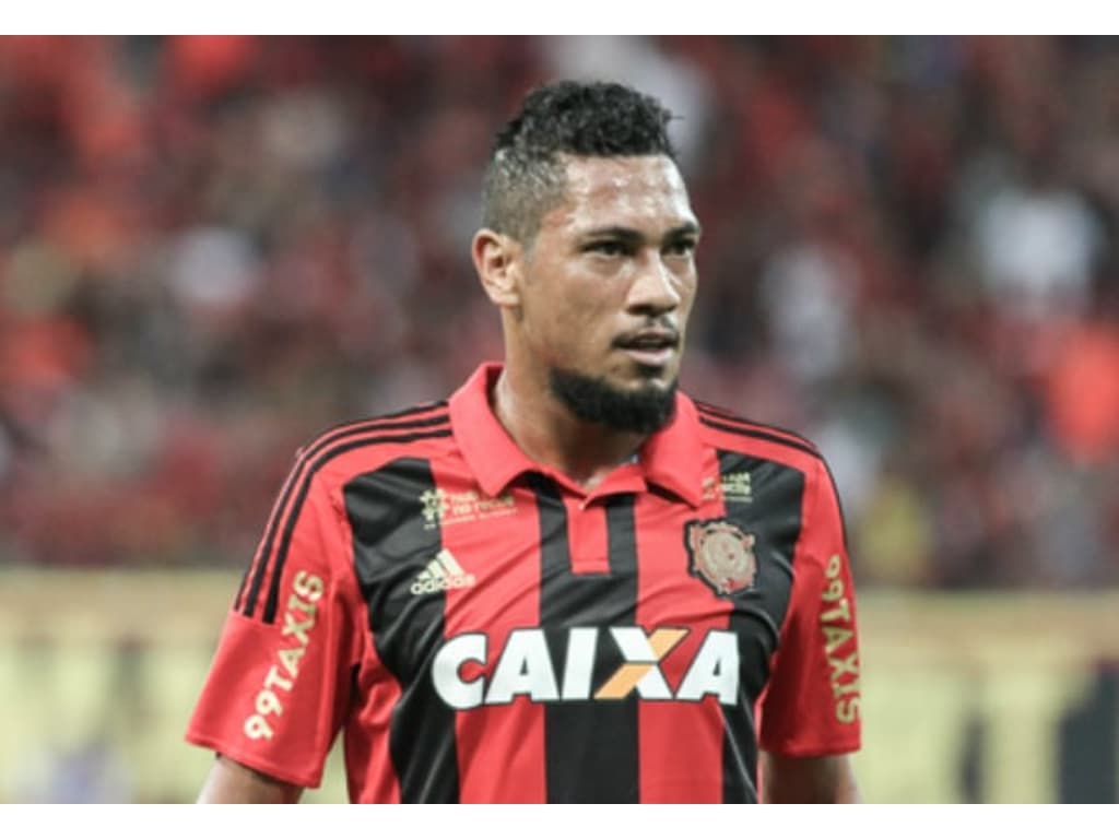 Metalist da Ucrânia pode emperrar renovação de Diego Souza - Lance!