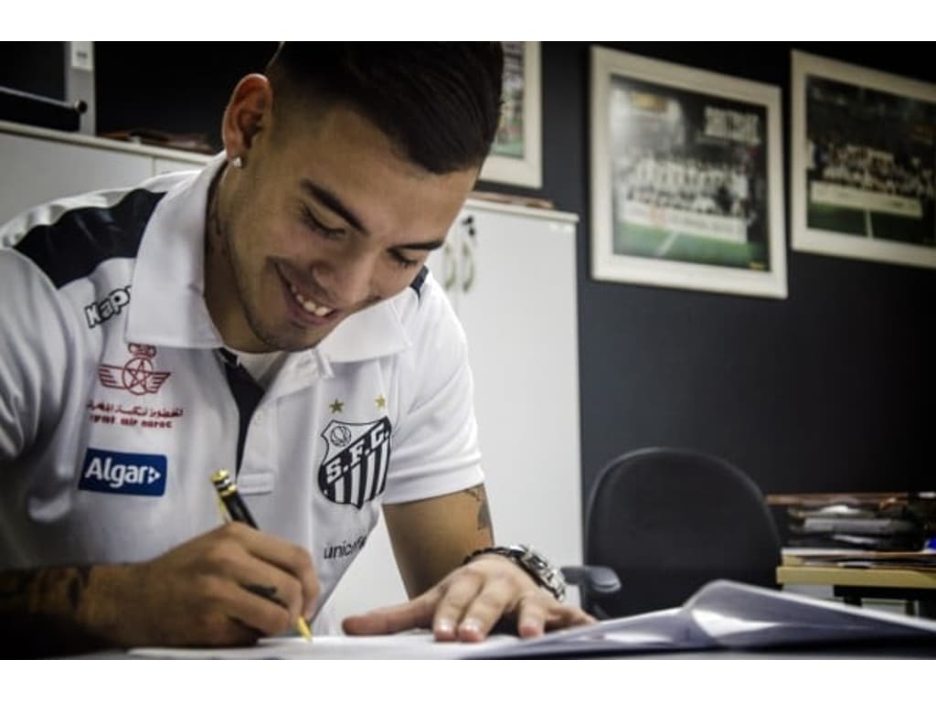 Maxi Rolón assina com o Santos e fala em aprendizado com jogadores Lance!