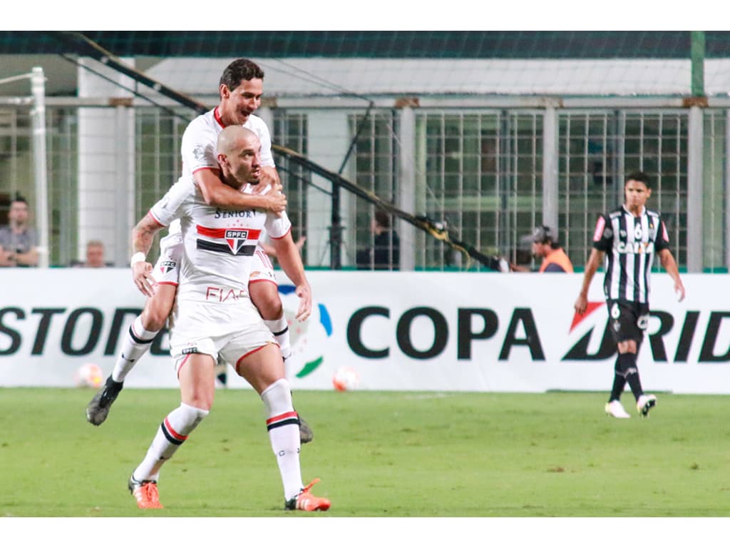 Veja os clubes brasileiros com mais finais de Libertadores - Lance!