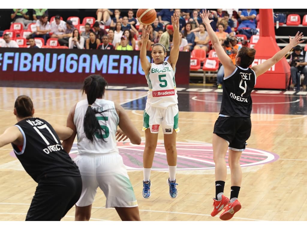 Brasil vence a Argentina no basquete feminino e está na final dos