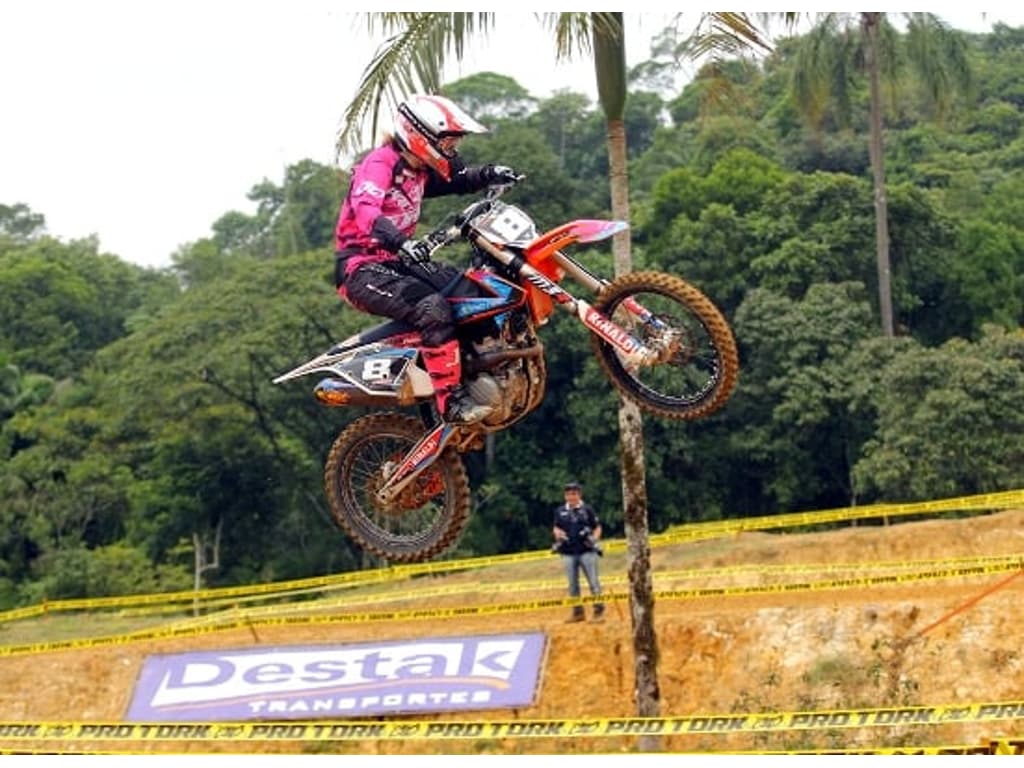 Maiara Basso vence corrida da MXF em noite perfeita de estreia na equipe  Honda Racing no Brasileiro de Motocross