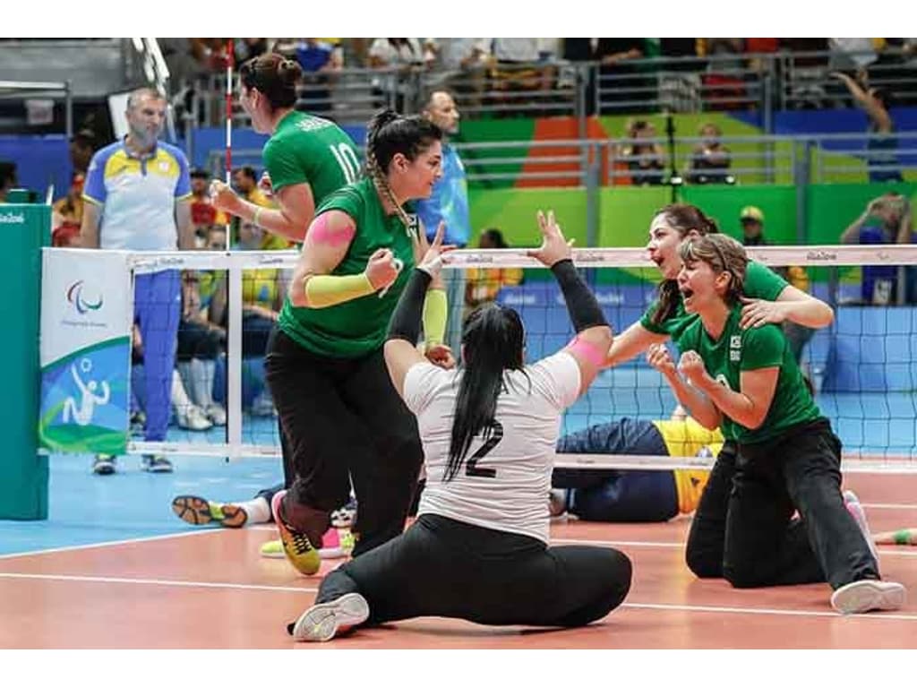 Paralímpiada: astro do vôlei sentado tem 2,46m e é um dos homens mais altos  do mundo