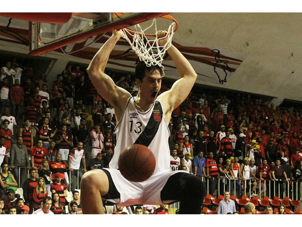 BASQUETEBOL Liderança e última invencibilidade da Liga em jogo 