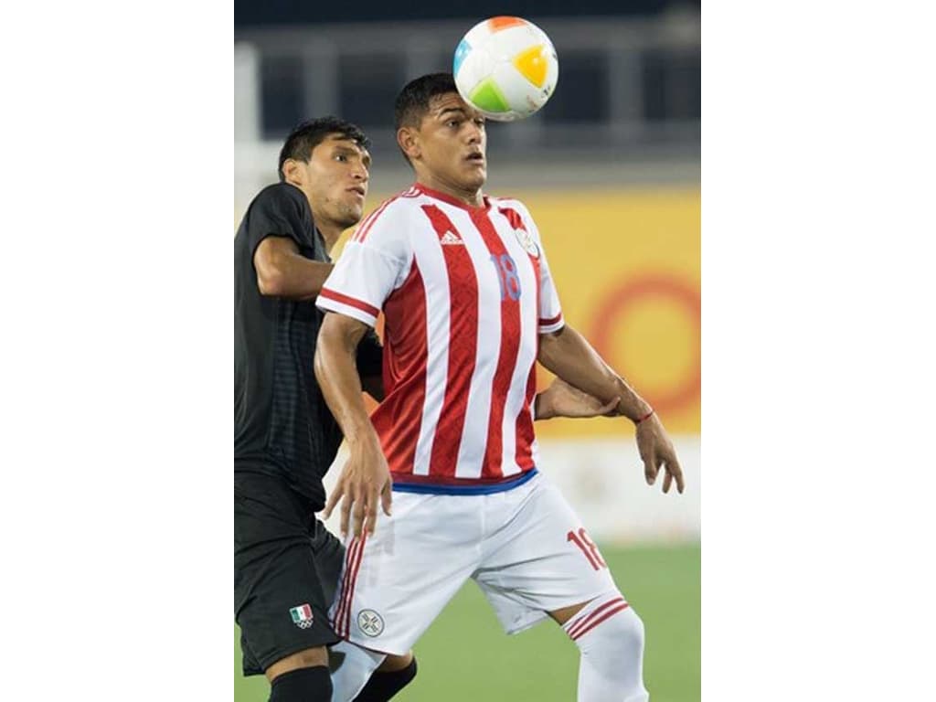 São Paulo negocia com Colmán, atacante do Nacional do Paraguai - Lance!