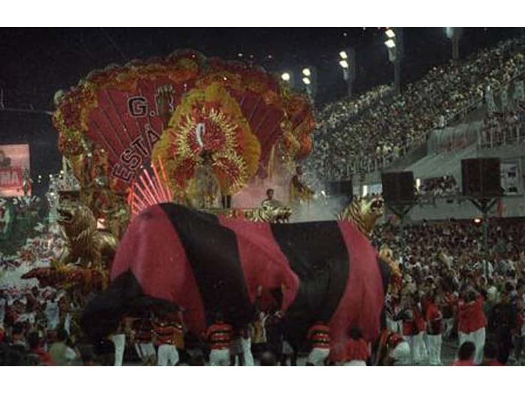 A trajetória dos clubes cariocas no Carnaval da Sapucaí: uma celebração memorável.