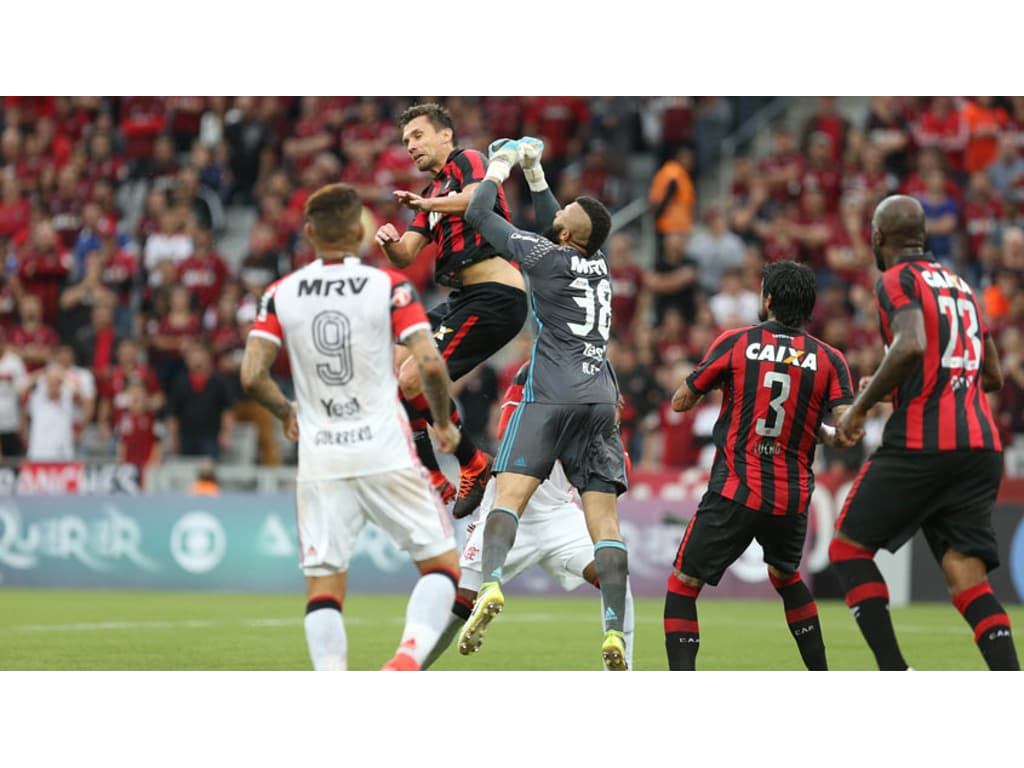 Palmeiras sai na frente, mas cede empate ao Flamengo