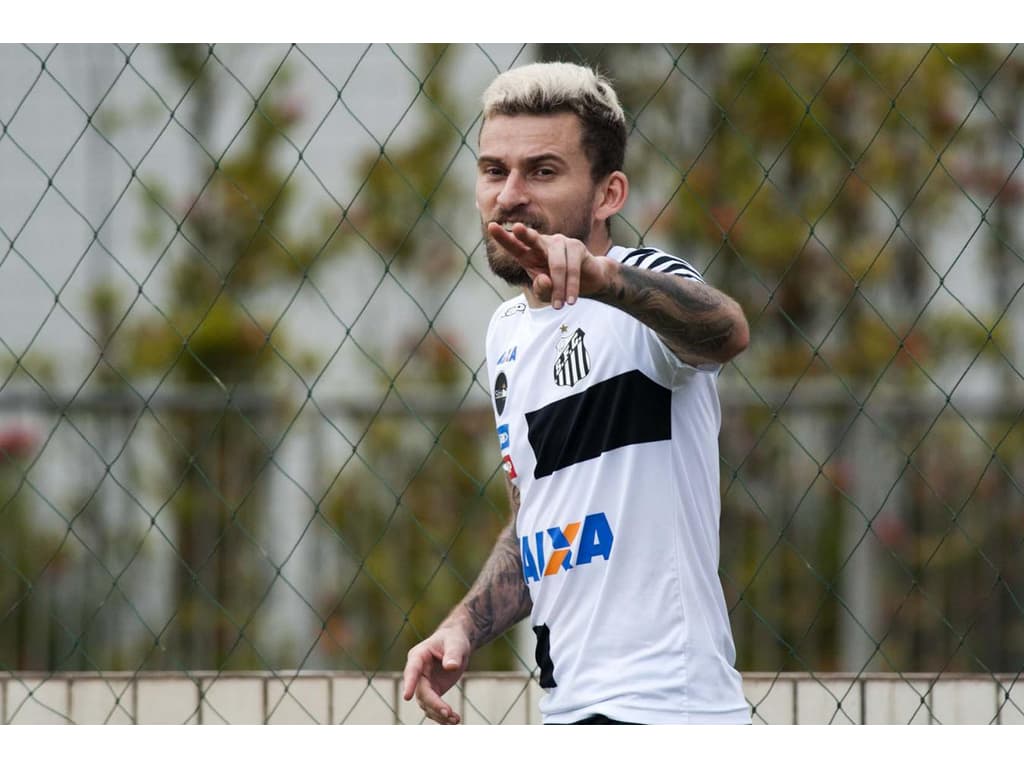 Com pedido de desculpas à torcida, Lucas Lima anuncia retorno ao Santos