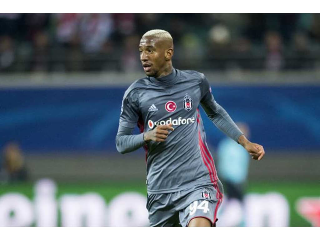 Brilhou! Talisca marca dois gols em vitória do Besiktas na Turquia