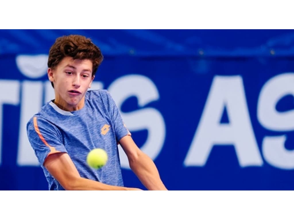 Mais jovem tenista a pontuar no ranking da ATP é umas das