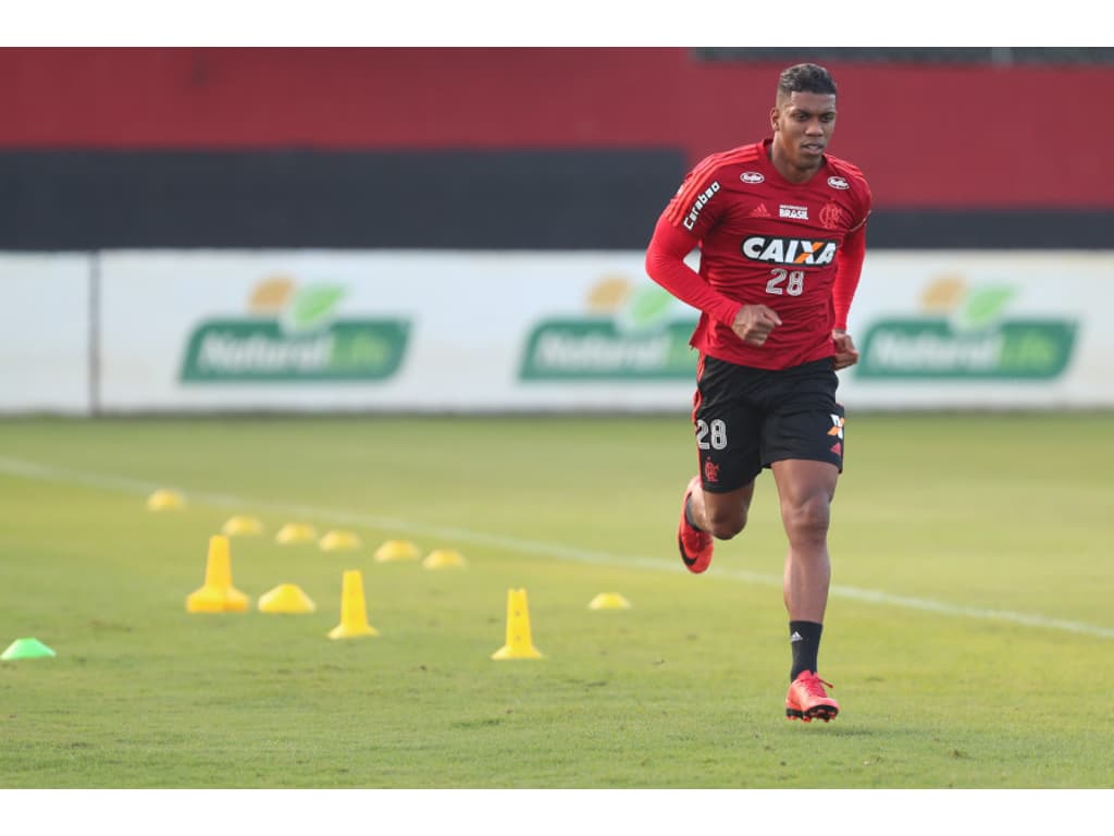 Flamengo inicia outubro com expectativa por novo técnico e virada de página