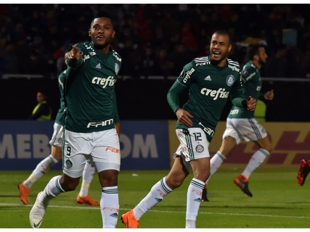 Libertadores: Palmeiras sofre, mas vence com gol no último lance