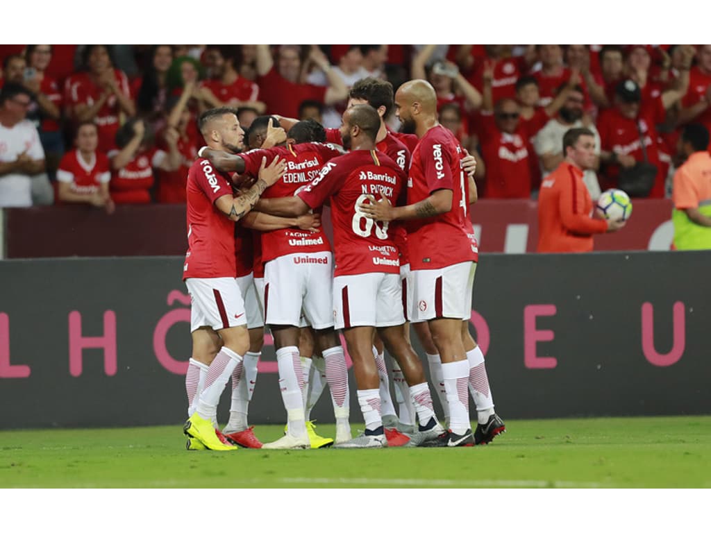 Com Rossi só em julho, Flamengo vive 'dança das cadeiras' entre os goleiros  no início de 2023 - Lance!