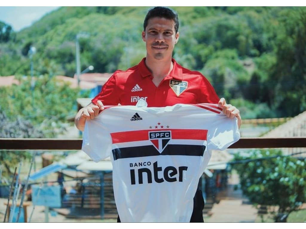 Hernanes rescinde contrato com São Paulo Futebol Clube