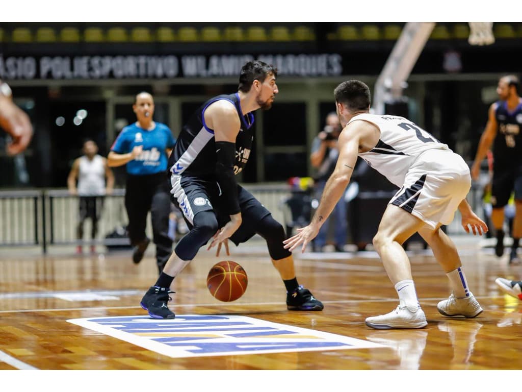 Corinthians luta até o final, mas é superado pelo líder do NBB