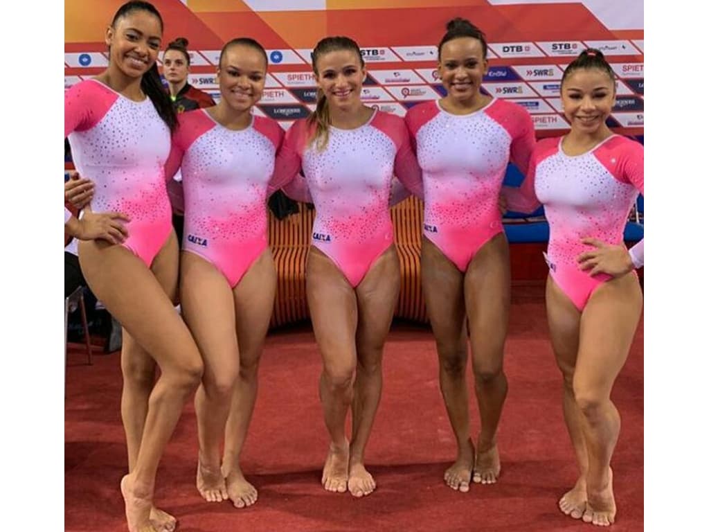 Ginastas da Seleção de Ginástica Artística Feminina fazem escala em Paris  antes do Mundial - Surto Olímpico